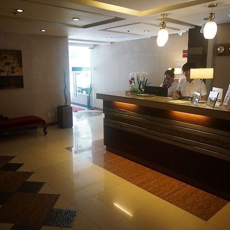 The Shila Philla Hotel Makati City Bagian luar foto