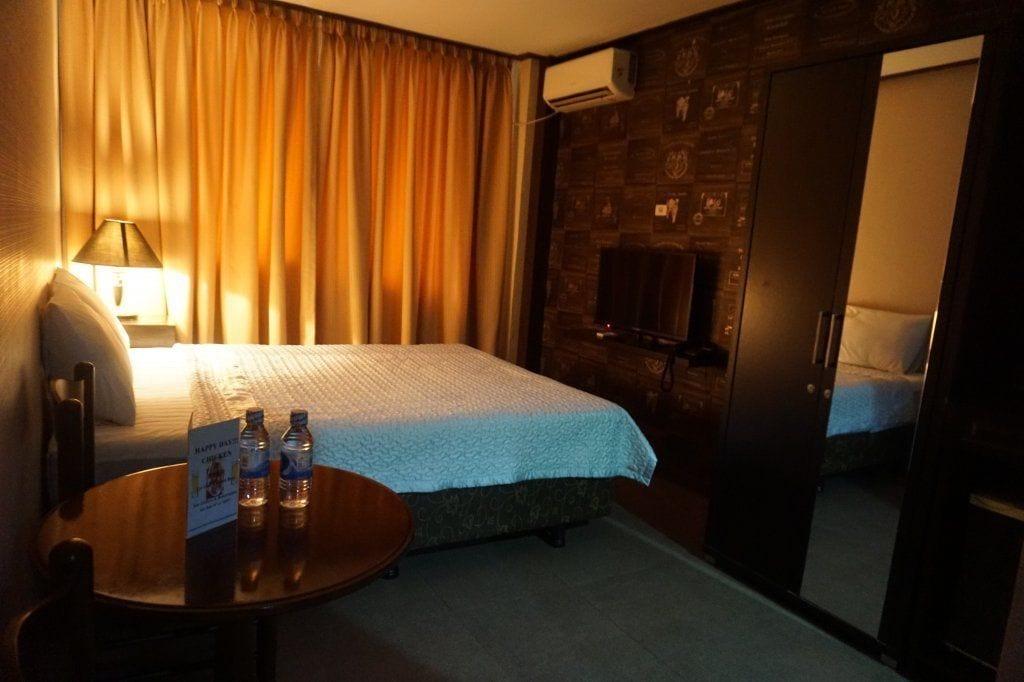 The Shila Philla Hotel Makati City Bagian luar foto
