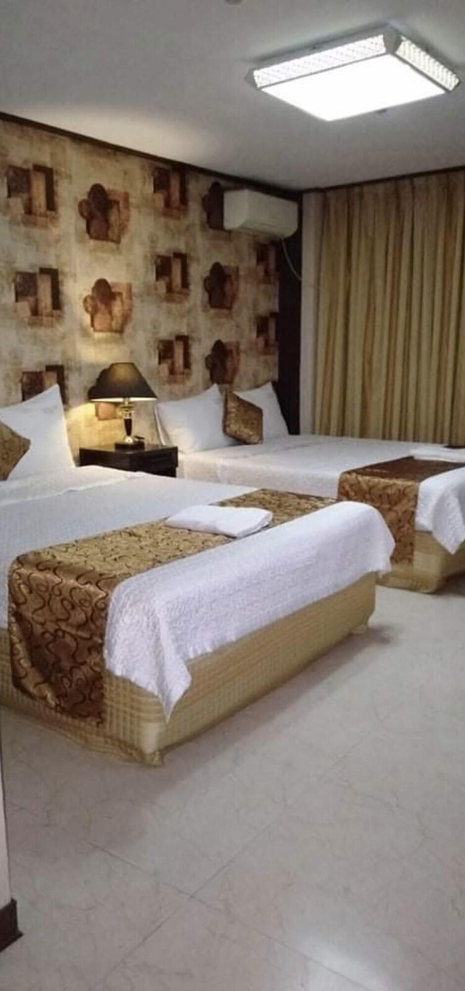 The Shila Philla Hotel Makati City Bagian luar foto