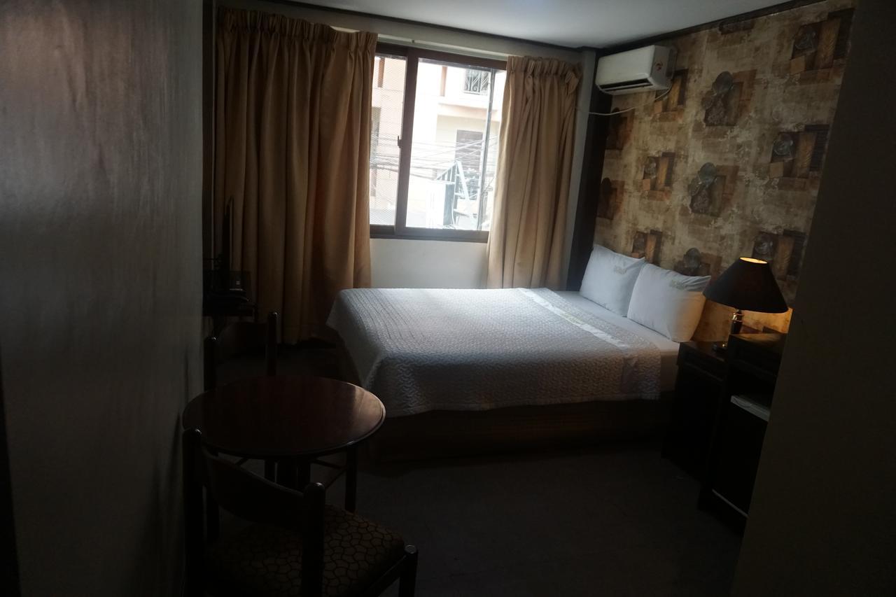 The Shila Philla Hotel Makati City Bagian luar foto